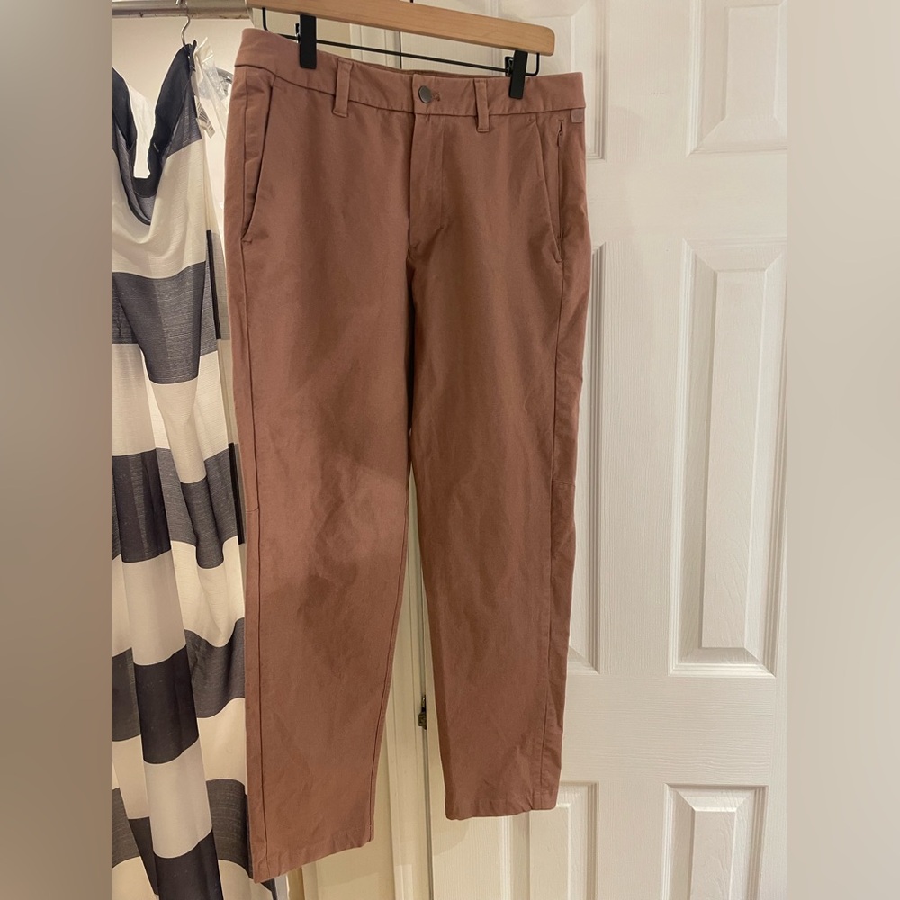 lululemon athletica men’s commission‎ pants dark salmon color size 31